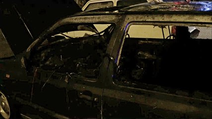 Carinaro (CE) - Auto in fiamme in via Tasso (05.12.15)