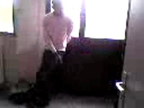 yanou ki dance sur dla tecktonik!!