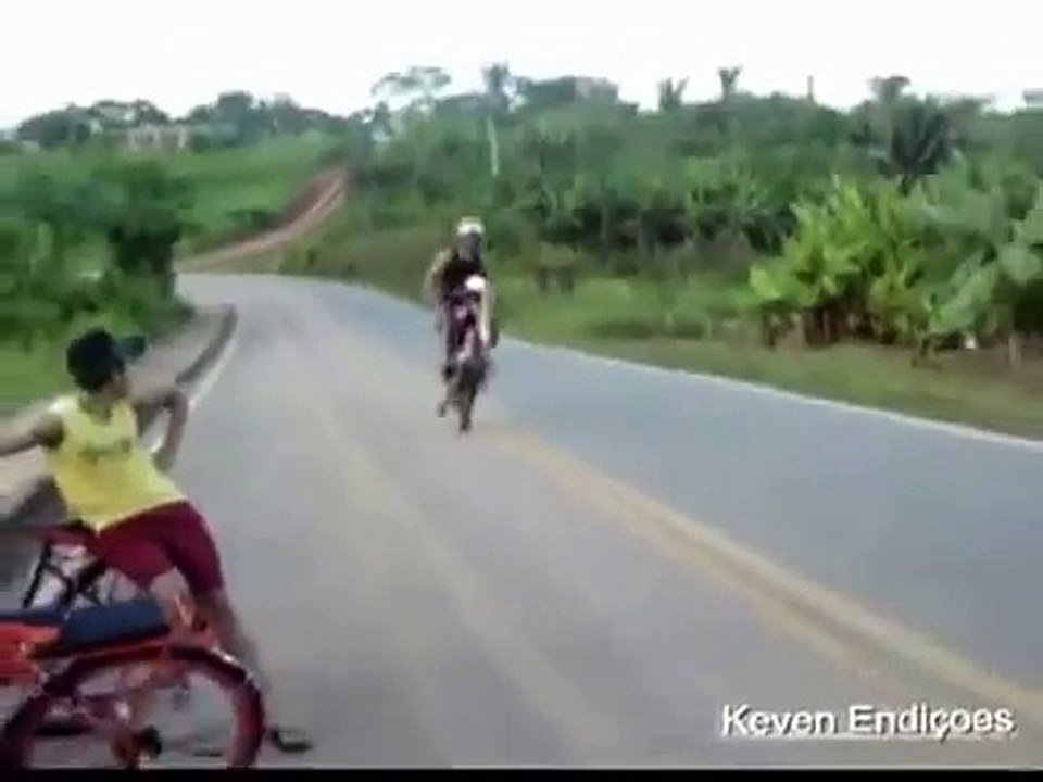 Comédia feil em uma moto