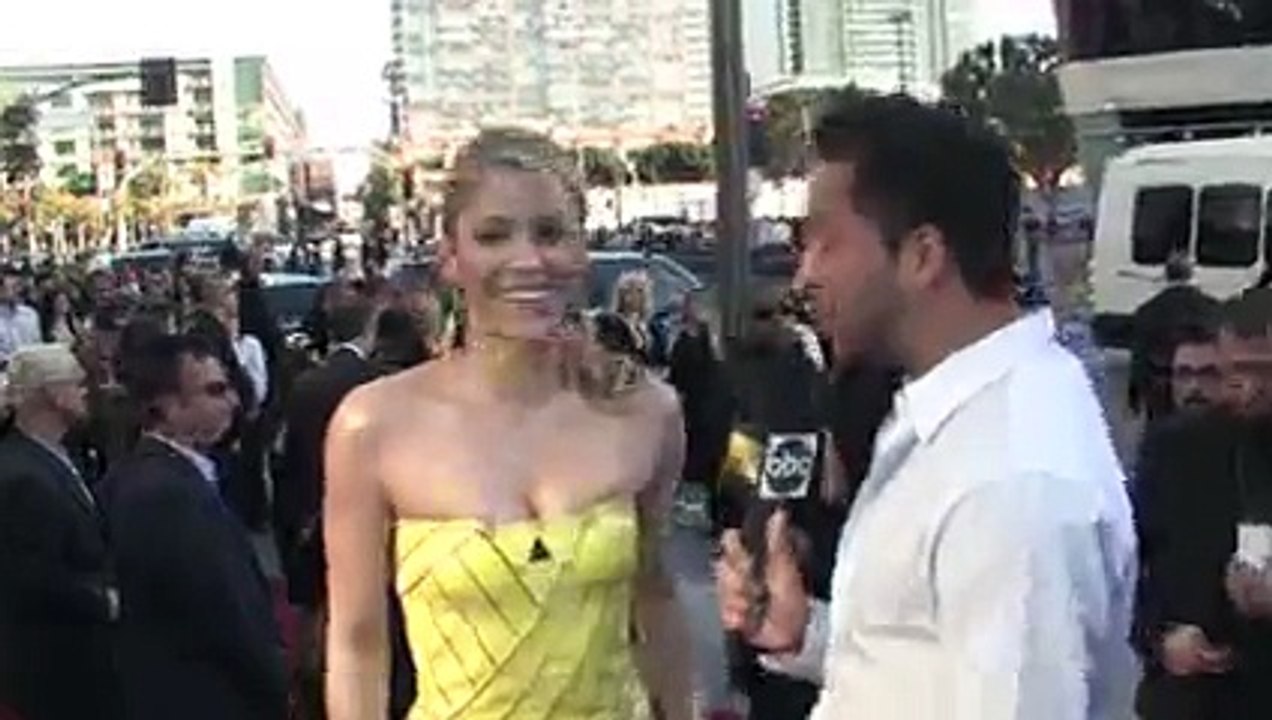 Shakira - 2016  Red Carpet Interview (American Music Awards) - YouTube
