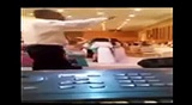 فضيحة منال عمارة تغني سكرانة و تتعرى أمام الجمهور