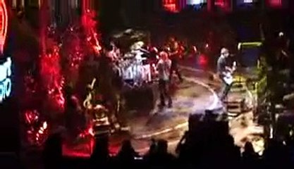 5 Seconds Of Summer - She Looks so Perfect | Live at KIIS FM Jingle Ball 2015