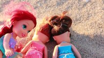 ARIEL SAVES MERMAID SISTERS! Disney Princess Ariel Saves her sisters beach toy story doll video