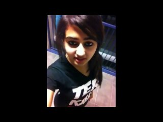 Cute Girl Singing Very Beautifully - Watch Video!