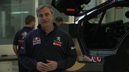 Скачать видео: Carlos Sainz nos descubre los secretos del Peugeot 2008 DKR en Peugeot Sport