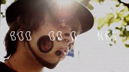 IL A 11 piercings DE OUF SUR LE VISAGE