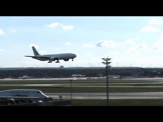 Aterrizaje De Un Boeing 777 Con Impactante Sorpresa Final