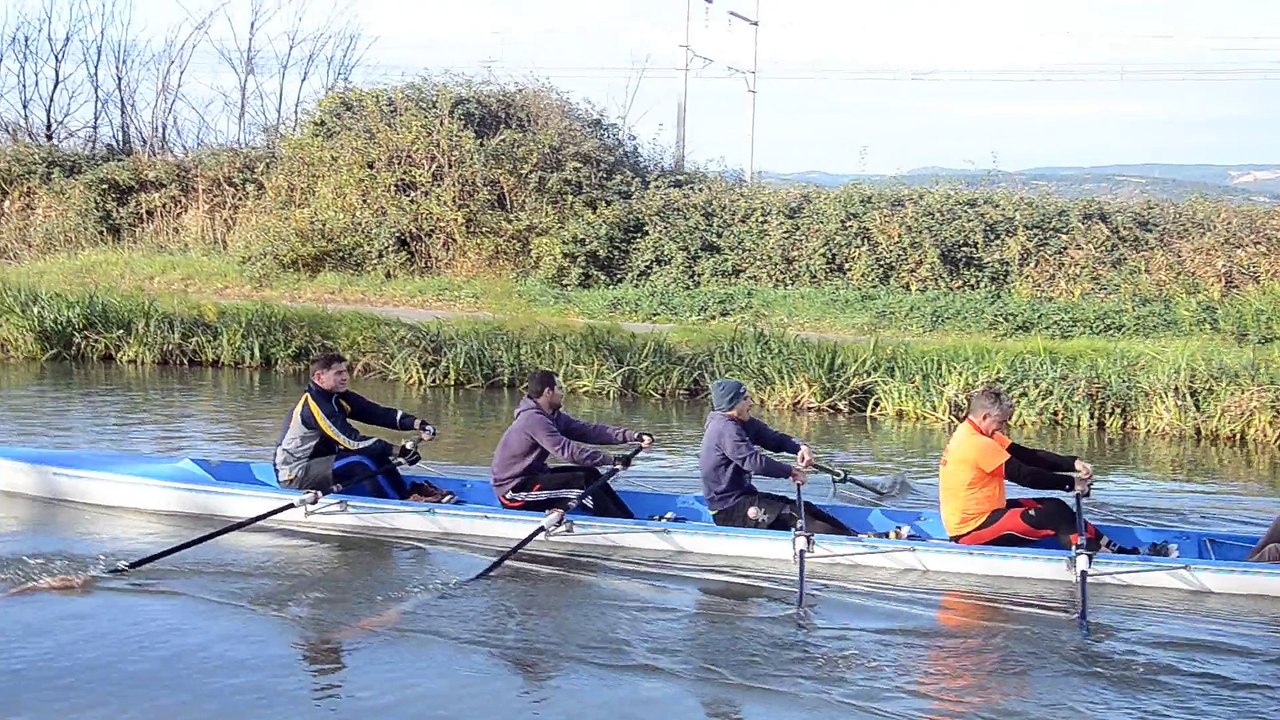 Initiation  des rameurs de la rame traditionelle  a l aviron et vice verca pour les rameurs de narbonne aviron club a la rame traditionelle