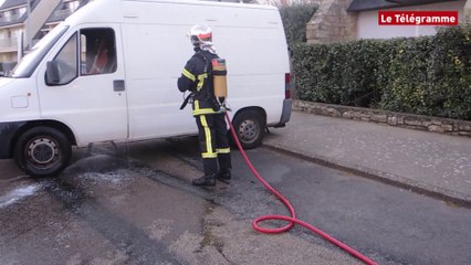 Quiberon (56). Un fourgon prend feu devant un bureau de vote