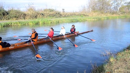 Initiation  des rameurs de la rame traditionelle  a l aviron et vice verca pour les rameurs de narbonne aviron club a la rame traditionelle