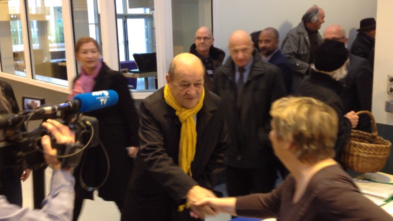 Jean-Yves Le Drian a voté ce matin à Guidel