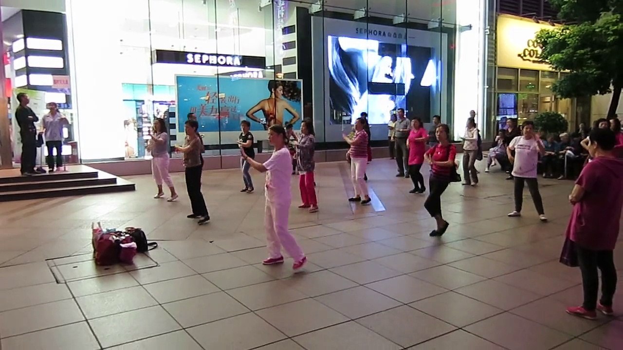 Mamie Zumba tous les soirs (ou presque)