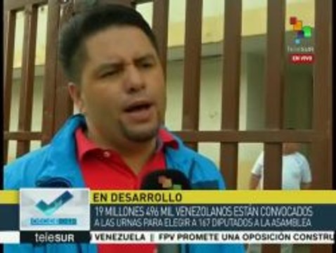 Habitantes de parroquias caraqueñas se alistan para votar