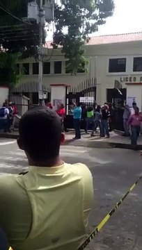 Así fue como Adan Chávez fue abuchedo al entrar a su centro de votación