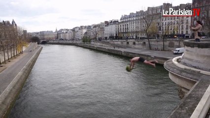 Il plonge du pont Neuf en hommage aux victimes des attentats