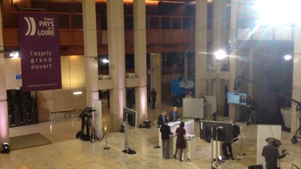 Ambiance dans le hall de l'hôtel de région