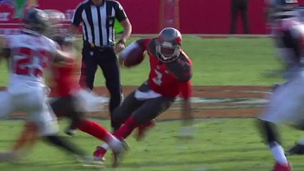 Buccaneers Jameis Winston picks up own fumble and gains 20 yards