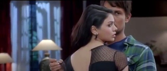 Tải video: Bollywood Actress unseen hot scenes