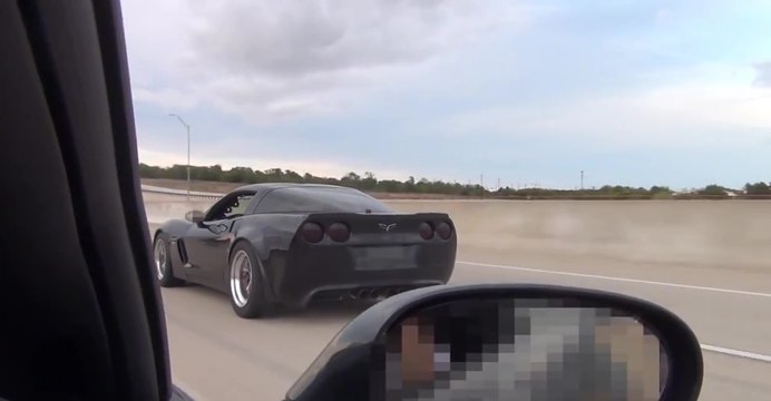 Faire la course et crasher sa Corvette à plus de 200km/h vu de l'intérieur
