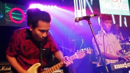 [Terbaru] Novi Ananda  Biduan Dangdut HOT Agresif