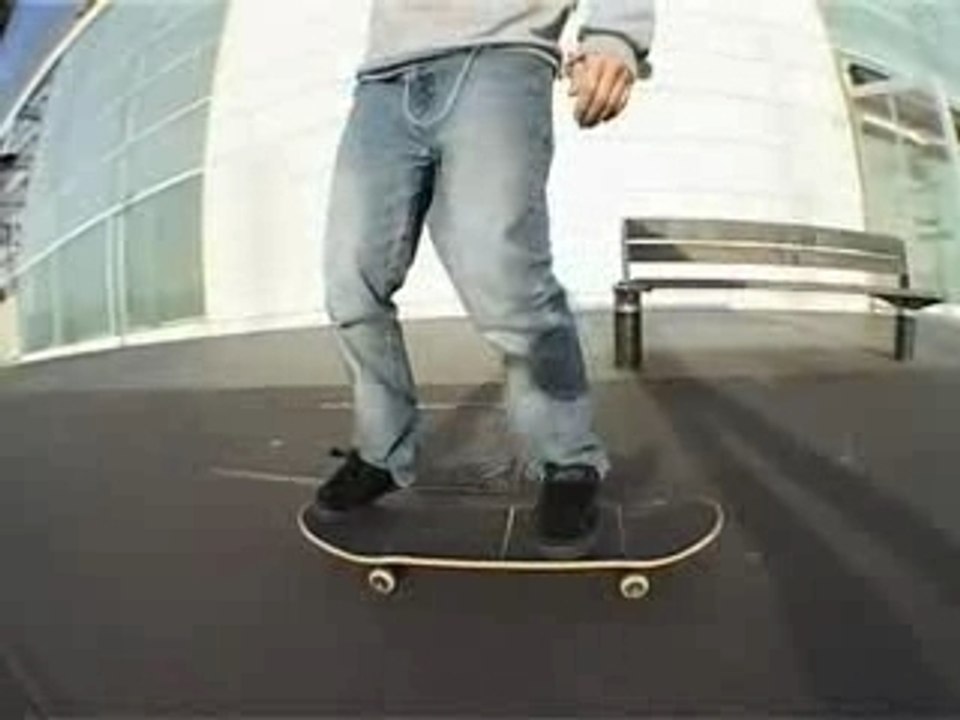 Triks_tip_nollie_late_flip_yann