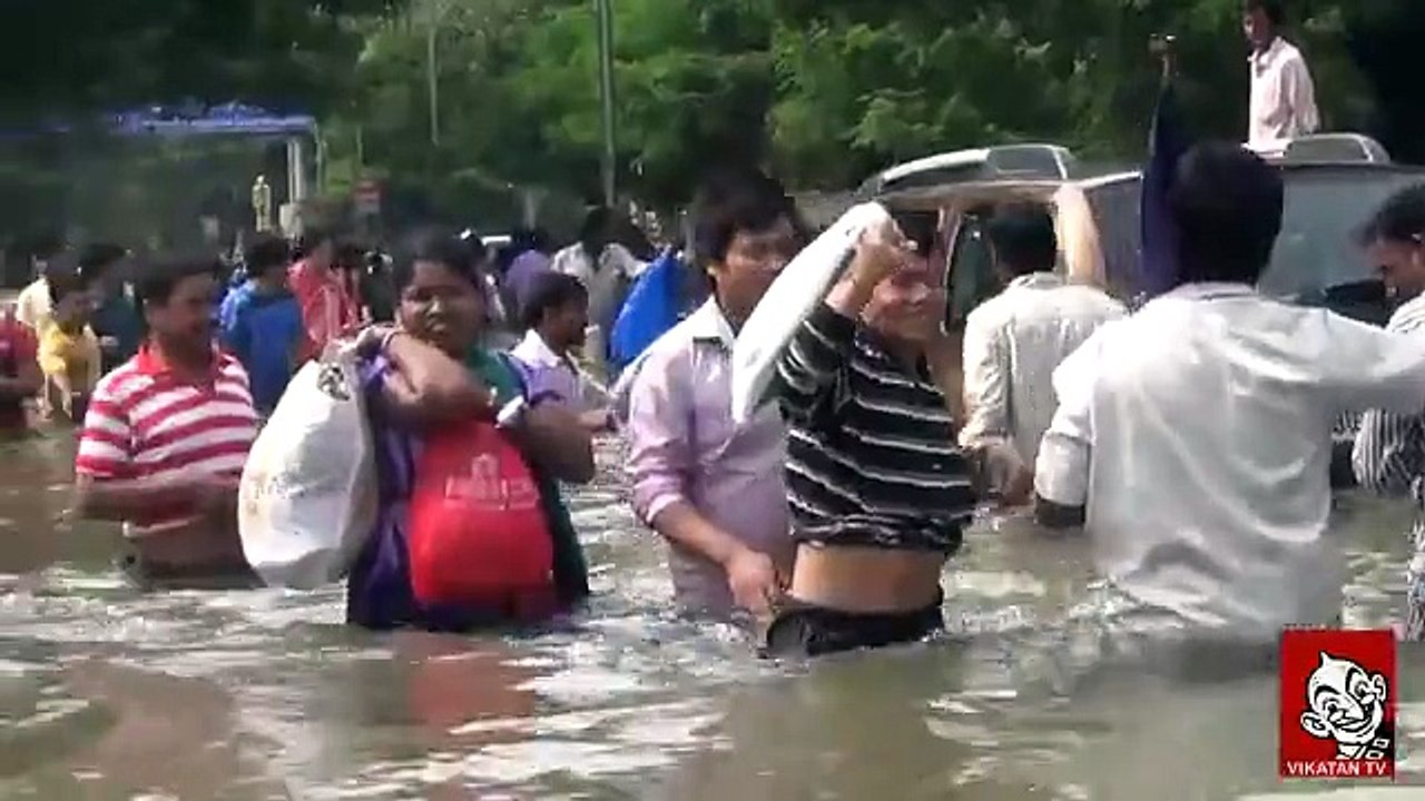 A duster car floats like a boat | Chennai flood