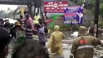 Tải video: Chennai Floods Explained: Why Is Chennai Under Water