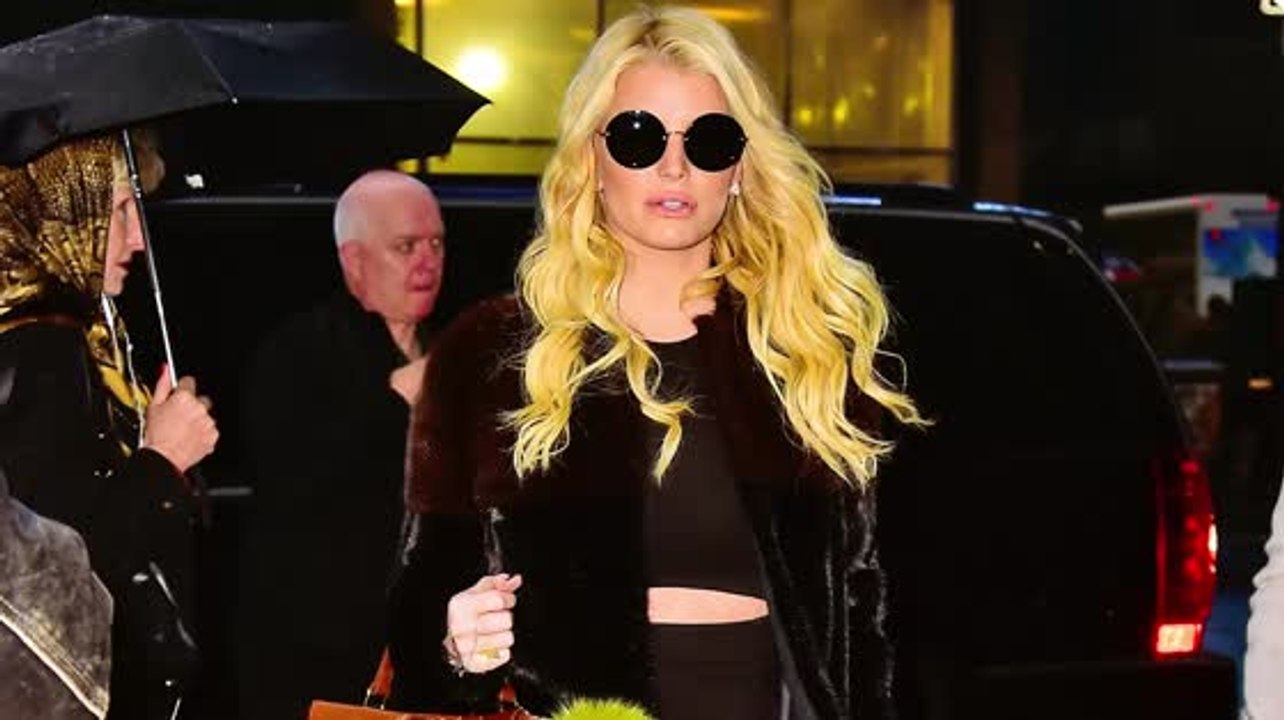 Jessica Simpson sieht fit und sexy aus