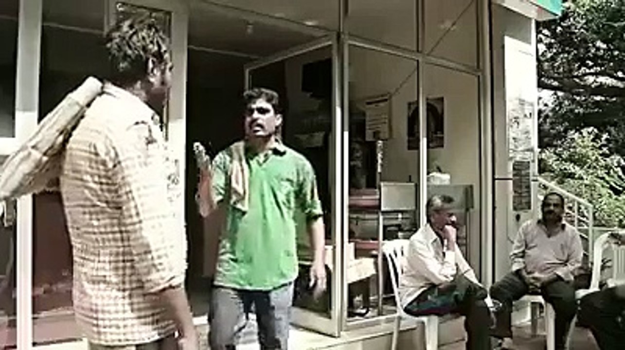 ek insan ki madad kasay dosry insan ka dil jeeti hai khud daikh lein
