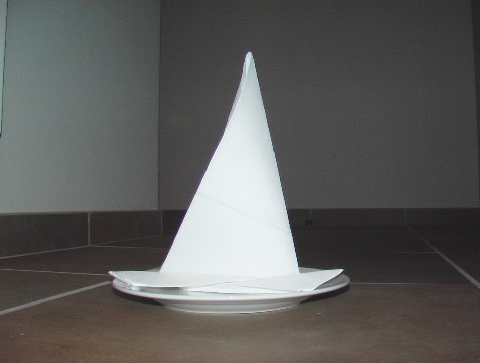 Pliage serviette chapeau de sorcière