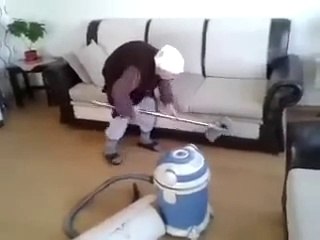 Yaşlı teyzenin temizlik aşkı :)