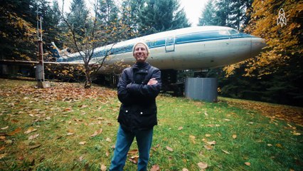 This Man lives in a decommissioned Jumbo Jet in his Backyard