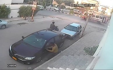 What happened to this Thief once Car Owner Catch him