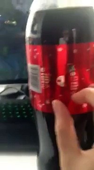 Une bouteille de Coca magique pour Noël