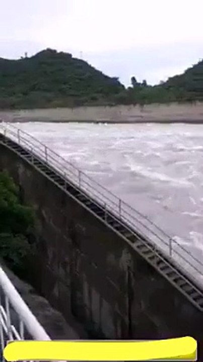 dam main pani ka kobsorat nizara dekhain.