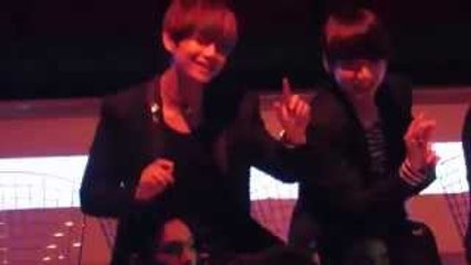 [FANCAM] 20151202 V @ Jungkook (BTS) reaction to BigBang @ MAMA in HONGKONG