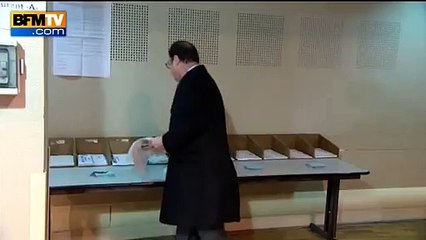 Download Video: Le fail de François Hollande au moment de voter au 1er tour des régionales