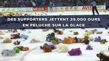 Des supporters jettent 29.000 ours en peluche sur la glace