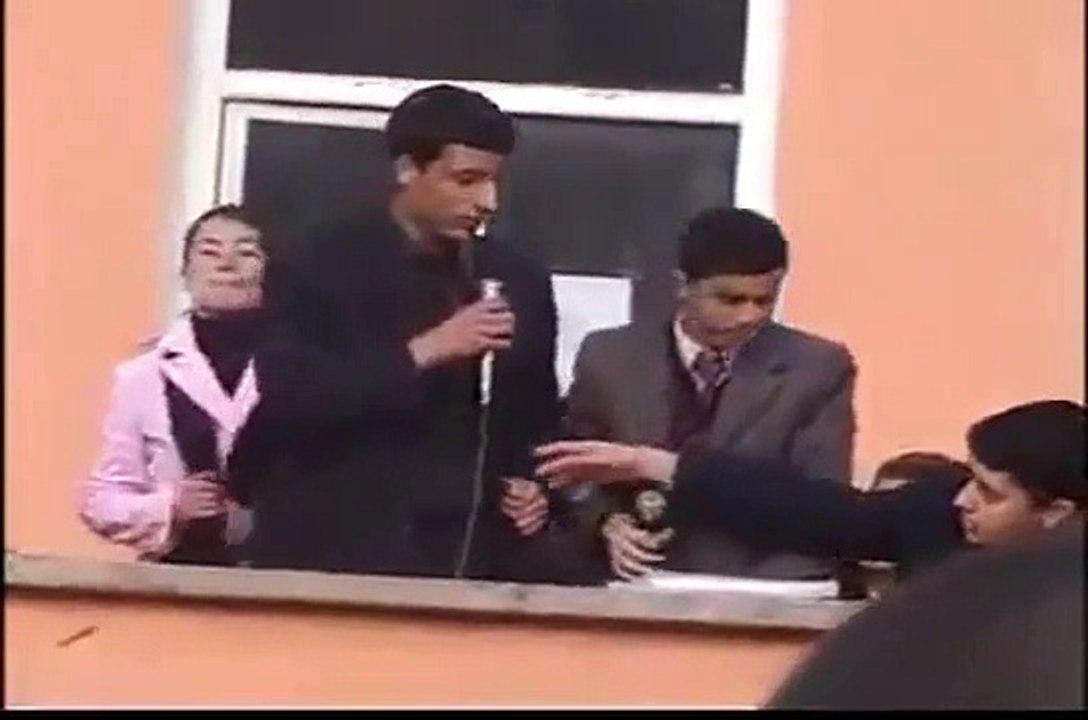 Çok komik Liselilerden Yeşilçam komik taklit :)