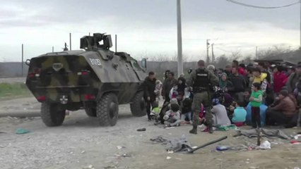 PROTESTOJNE EMIGRANTET NE KUFIRIN MES MAQEDONISE DHE GREQISE NE GJEVGJELI LAJM