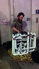 Amazing-street-performer-Dom é dom... criatividade..