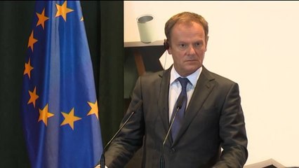 PRESIDENTI I KE TUSK NE TIRANE PER TERRORIZMIN DHE FLUKSIN E REFUGJATEVE LAJM