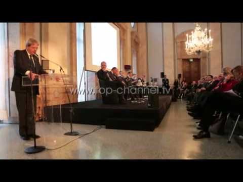 Kriza e refugjatëve nuk duhet të ndikojë në zgjerimin e BE-së - Top Channel Albania - News - Lajme