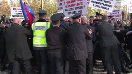 ISH - TE PERNDJEKURIT PERPLASEN ME POLICINE