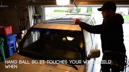 Il place 3 éponges au fond de son frigo, en voyant la raison, vous ferez la même chose!