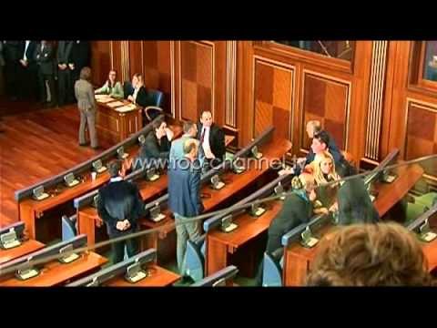 Kaosi politik në Kosovë, Kuvendi rinis seancës pa opozitën - Top Channel Albania - News - Lajme