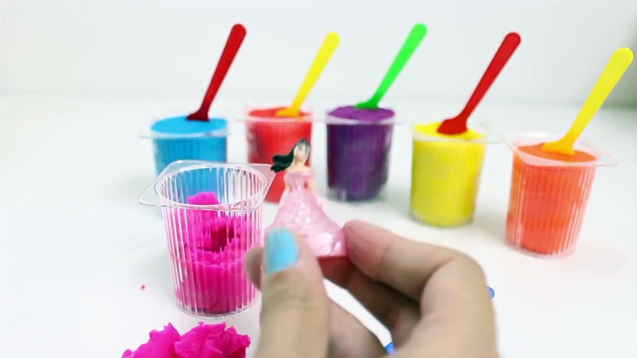 Play Doh Surprise Color Yogurt Cups Colored with Masha and The Bear Маша и Медведь Minnie