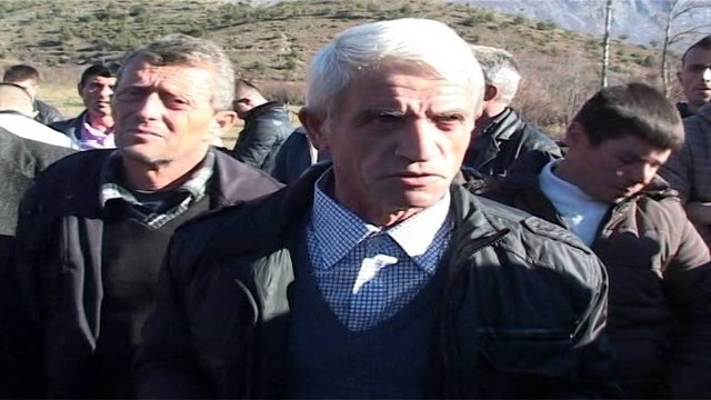 BANORET E FUSHE BULQIZES PROTESTOJNE KUNDER MASAKRIMIT TE PYJEVE NGA DISA FIRMA LAJM