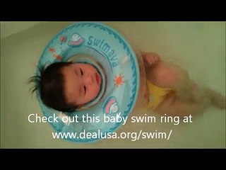 Télécharger la video: 4 months old baby girl loves swimming