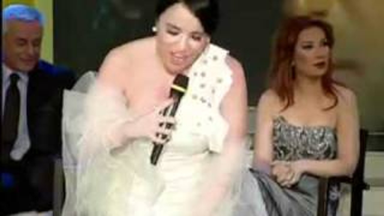 Özlem Özel & Adnan Şenses - Neden Saçların Beyazlamış Arkadaş (Muhteşem Duet) Net